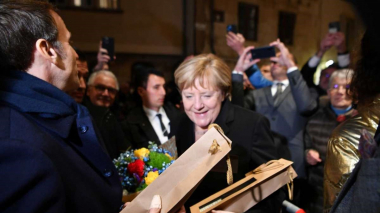 Մակրոնը հրաժեշտ է տվել Մերկելին կանցլերի պաշտոնում՝ նրան շնորհելով Պատվո լեգեոնի շքանշան