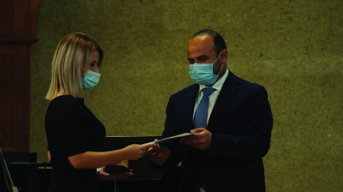 Ճգնաժամային պայմաններում առանձնահատուկ ներդրում ունեցած սոցիալական աշխատողները պարգևատրվել են հուշադրամներով և շնորհակալագրերով