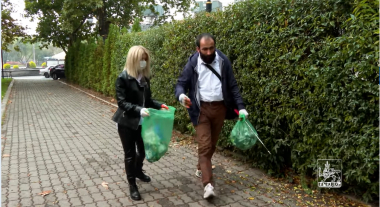 Մաքրապատում.  Հակոբ Միկոյանը օրվա 24 ժամվա իր մի քանի րոպեն նվիրում է քաղաքը մաքրելուն