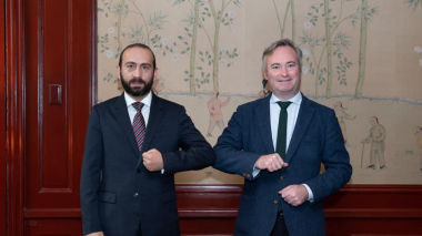 Նոյեմբերի 12-ին աշխատանքային այցով Փարիզում գտնվող ՀՀ ԱԳ նախարար Արարատ Միրզոյանը հանդիպում է ունեցել Ֆրանսիայի արտաքին գործերի պետքարտուղար Ժան-Բատիստ Լըմուանի հետ