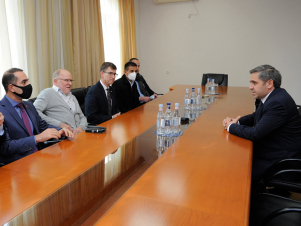 ՀՖՖ նախագահը հանդիպել է լեգենդար ֆուտբոլիստ, Էյնդհովենում Հայաստանի պատվավոր հյուպատոս Վիլլի Վան դե Կերխոֆին