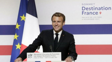 Մակրոնը Ֆրանսիայի դրոշի վրա փոխել է կապույտ գույնի երանգը