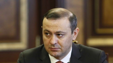 Դիմում ենք ՌԴ-ին՝ ՀՀ-ի եւ ՌԴ-ի միջեւ գոյություն ունեցող՝ 1997թ․ պայմանագրի շրջանակներում ՀՀ տարածքային ամբողջականությունը պաշտպանելու կոչով․ Արմեն Գրիգորյան