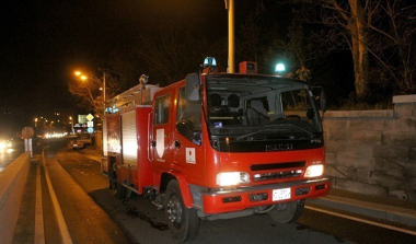 Երևանի Շահումյան 7-րդ փողոցի 1-ին նրբանցքի տներից մեկին հարակից ավտոտնակի տանիքում հրդեհ է բռնկվել