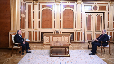 Նախագահ Արմեն Սարգսյանն ընդունել է «Հայաստան» համահայկական հիմնադրամի հոգաբարձուների խորհրդի անդամ Զավեն Խանջյանին