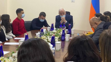 «Չկան և չեն լինում անլուծելի խնդիրներ». Վահագն Խաչատուրյանը Շուշիի տեխնոլոգիական համալսարանի ուսանողների համար դասախոսություն է կարդացել