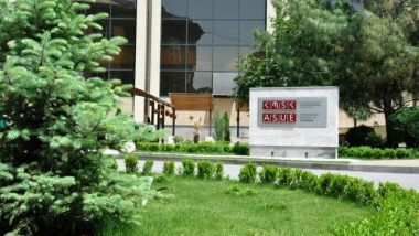 Տնտեսագիտական համալսարանի ռեկտորը դիմորդների ծնողներին հրավիրում է հանդիպման