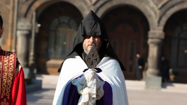 Մայր Աթոռ Սուրբ Էջմիածնում նշվեց հայոց առաջին լուսավորիչների տոնը. դուրս բերվեց աստվածամուխ Սուրբ Գեղարդը