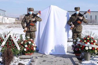 Անավարտ թռիչք. Գյումրու N զորամասում հուշակոթող է բացվել՝ ի հիշատակ զոհված օդաչուների (լուսանկարներ)