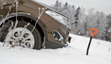 «Ալիբեկ» սարի գագաթին ավտոմեքենան արգելափակվել է ձյան մեջ