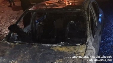 Դիլիջան քաղաքում ավտոտնակը և ներսում կայանած Opel Astra-ն այրվել են