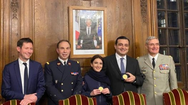 Փարիզի Հաշմանդամների տունը հատուկ հուշամեդալներով է պարգևատրել Արմեն Մուրադյանին և Հայկուհի Մինասյանին