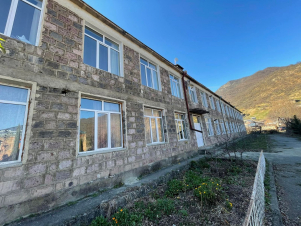 Սյունիքի մարզպետի տեղակալն այցելել է սահմանամերձ գյուղեր՝ ծանոթանալու իրականացվող բարեկարգման աշխատանքների ընթացքին