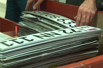 Ավտոմեքենաների պետհամարանիշներ հափշտակելու և դրանց դիմաց գումար պահանջելու գործով երկու անձ կալանավորվել է (տեսանյութ)