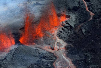 Ֆրանսիական Ռեյունիոնում սկսվել Է Պիտոն դը լա Ֆուռնեզ  հրաբխի ժայթքումը