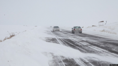 Վայոց ձորի և Սյունիքի մարզերում ձյուն է տեղում։  Գյումրիում մառախուղ է