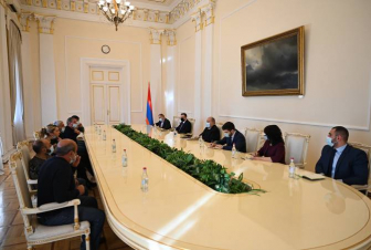 Շնորհակալ եմ հայրենիքի համար հերոս որդիներ մեծացնելու համար. ՀՀ նախագահն ընդունել է 44-օրյա պատերազմում զոհված զինծառայողների ծնողների
