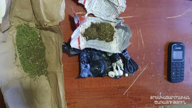 «Սևան» ՔԿՀ-ում գտել են ներնետված փաթեթ, մեջը՝ դեղնականաչավուն զանգված, բջջային, ականջակալ, USB լար