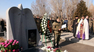 «Եռաբլուր»-ում 45-ամյակի կապակցությամբ հարգանքի տուրք է մատուցվել Ազգային հերոս Վահագն Ասատրյան հիշատակին