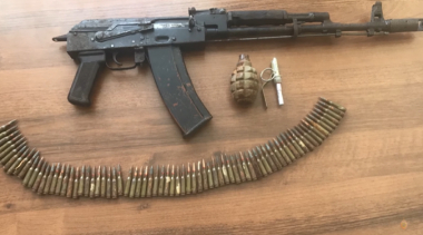 Ոստիկանության մի շարք բաժիններում արձանագրվել են «Կալաշնիկովի» ինքնաձիգների կամավոր հանձնման դեպքեր