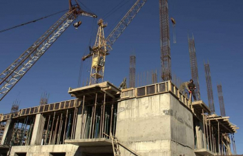 Ստեփանակերտում շարունակվում են երեք բնակելի շենքերից բաղկացած թաղամասի կառուցապատման աշխատանքները (լուսանկարներ)