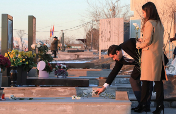 ՀՀ պաշտպանության նախարար Սուրեն Պապիկյանն այցելել է «Եռաբլուր» զինվորական պանթեոն