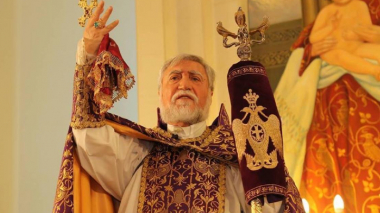 Զորավիգ կանգնենք մեր բանակին. Արամ Ա. կաթողիկոս