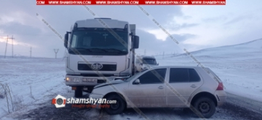 Սյունիքում մեքենաներ են բախվել, դրանցից մեկը նաև բեռնատարին է հարվածել. տուժածները հոսպիտալացվել են