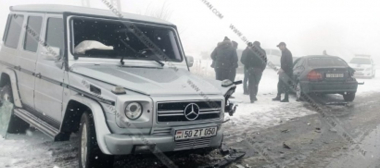 Սյունիքի մարզում բախվել են Mercedes G-500-ը, BMW-ն և ЗИЛ բեռնատարը. 3 պայմանագրային զինծառայողներ տեղափոխվել են հիվանդանոց