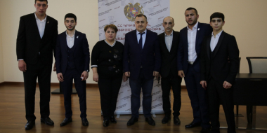 Կարեն Գիլոյանը մարզական կոչումներ է շնորհել մի շարք մարզիկների