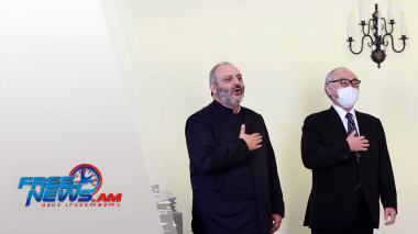 ՀՀ-ում Ճապոնիայի դեսպան Մասանորի Ֆուկուշիման կատարում է ՀՀ օրհներգը