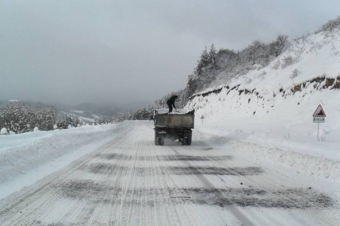 Վարդենյաց լեռնանցքը կցորդիչով բեռնատարների համար շարունակում է լինել դժվարանցանելի
