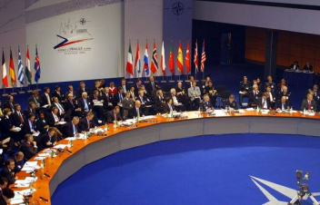 Ուկրաինայում ստեղծված իրավիճակով պայմանավորված, Ջոնսոնը ՆԱՏՕ-ի արտակարգ խորհրդակցություն է հրավիրել