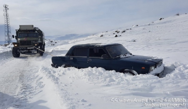 Փրկարարներն արգելափակումից դուրս են բերել 11 ավտոմեքենա