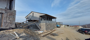 Քաղաքաշինության կոմիտեի նախագահը Շուռնուխում ծանոթացել է պետական միջոցներով կառուցվող բնակելի թաղամասի շինաշխատանքների ընթացքին