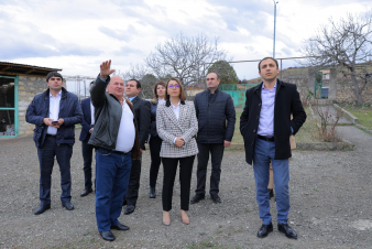 ՀՀ ՄԻՊ Քրիստինե Գրիգորյանն այցելել է Արցախի Խրամորթ գյուղ, ծանոթացել ժամանակավոր բնակության վայրերին