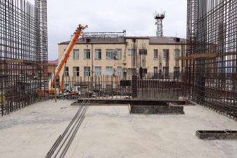 Ստեփանակերտում շարունակվում են բազմաբնակարան շենքի կառուցման աշխատանքները