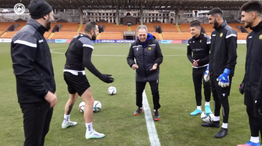 Ֆուտբոլիստները ստացել են լավագույնի իրենց մրցանակները․ ինչպես են շնորհավորում միմյանց (տեսանյութ)