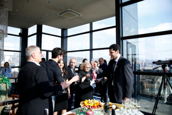 Երևանի քաղաքապետը պարգևատրել է թատերարվեստի բնագավառում զգալի ավանդ ու ներդրում ունեցած թատերական գործիչներին