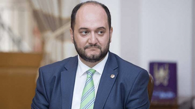 Թատրոնի և թատերական գործիչների նոր հաջողություններն առջևում են. դրա համար նախադրյալներն ակներև են. Արայիկ Հարությունյան