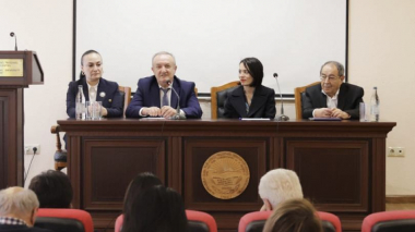 100-ամյա Մանկավարժականն ավանդույթ ունեցող բուհ է. Վահրամ Դումանյանն այցելել է համալսարան