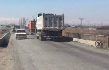 Լուսագյուղ-Երասխահուն հատվածում գտնվող կամրջի վնասման հետևանքով ճանապարհահատվածը փակ է բեռնատարների համար