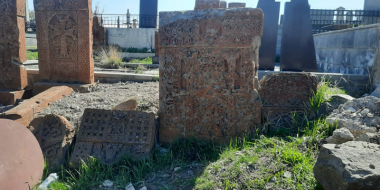 Առինջի «Խաչքարերի դաշտը» կմաքրվի. կդադարեցվեն ապօրինի գործողությունները