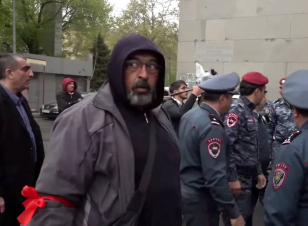 «Հարբած եկել էր, հայհոյանքներ էր տալիս, էս մարդն էլ մի հատ չափալախել է ու վսյո՝ լավ է արել. Ես էլ էի ուզում սիլլել, չեմ սիլլել». միջադեպ՝ Ազատության հրապարակում