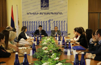 «իԳործ» ծրագրի մասնակիցները հանդիպել են Երևանի քաղաքապետ Հրաչյա Սարգսյանի հետ