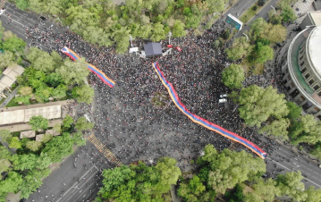 Քաղաքացիները փոքրաթիվ հանրահավաքը տեսնելուց հետո արդեն հեռանում են Ֆրասիայի հրապարակից