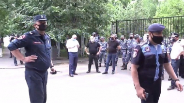 Ոստիկանները բերման ենթարկեցին Արսեն Բաբայանին