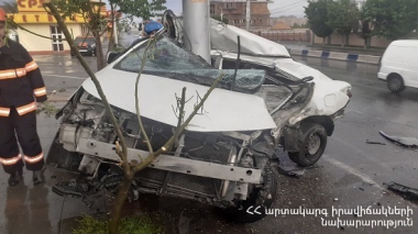 Իսակովի պողոտայում ավտոմեքենան  դուրս է եկել ճանապարհի երթևեկելի հատվածից, բախվել սյանը. կա զոհ