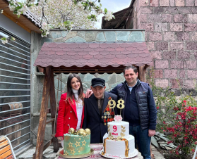 Հայրենական մեծ պատերազմի վետերան Սուրեն Պապիկյանը դարձավ 98 տարեկան