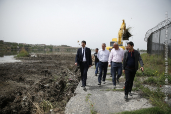 Երևանյան լիճը մաքրվում է 50 տարվա աղբից. Հրաչյա Սարգսյանը հետևել է աշխատանքների ընթացքին